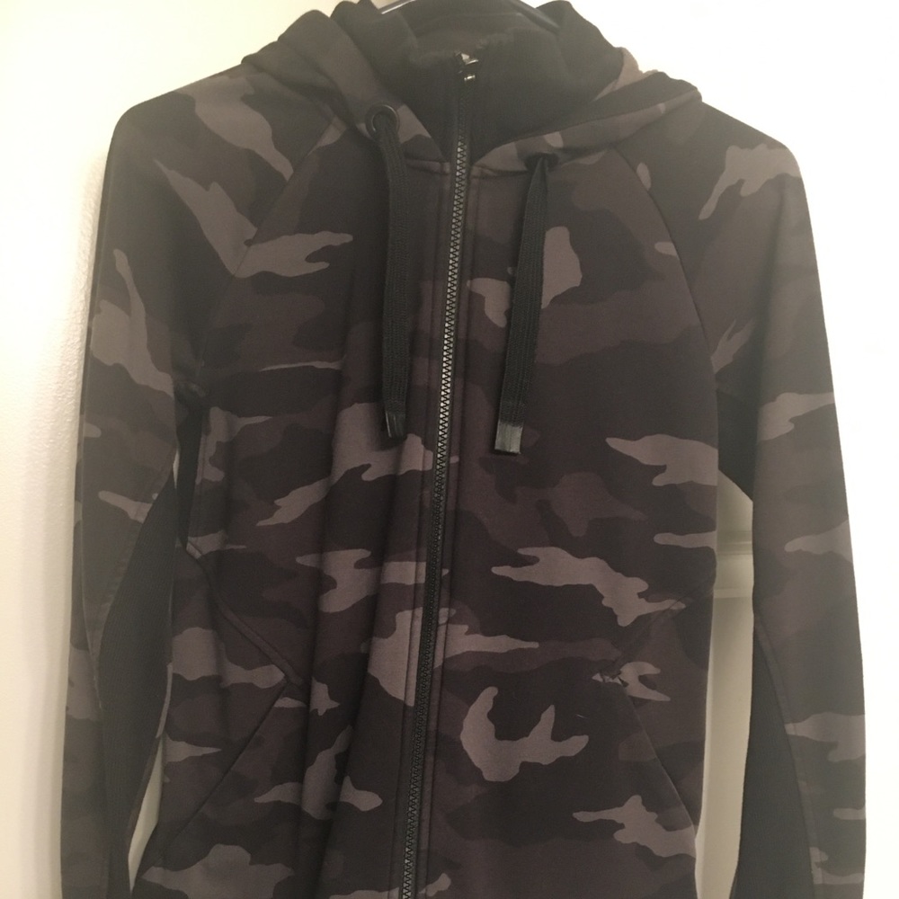 Athleta Triumph Jacket. Camo. Size S